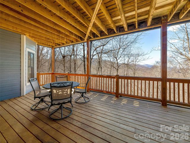130 Cross Vine Drive, Tuckasegee, NC 28783