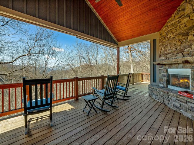 130 Cross Vine Drive, Tuckasegee, NC 28783