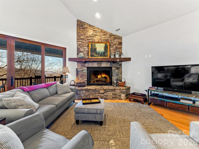 130 Cross Vine Drive, Tuckasegee, NC 28783