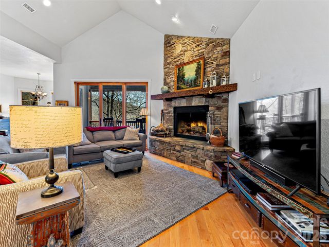 130 Cross Vine Drive, Tuckasegee, NC 28783