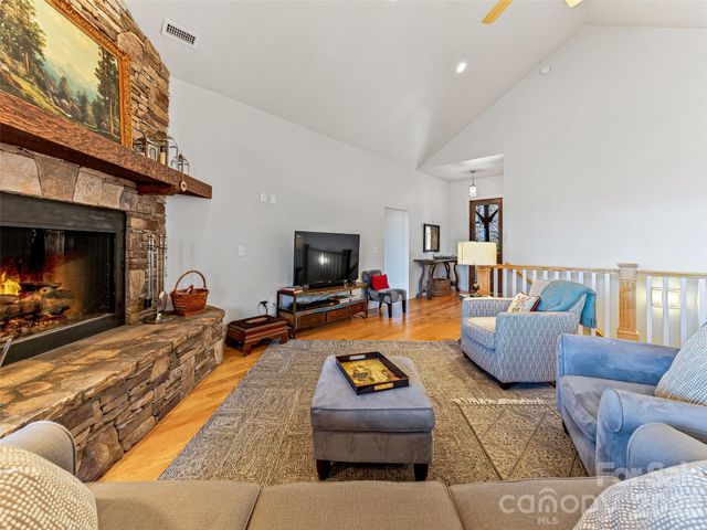 130 Cross Vine Drive, Tuckasegee, NC 28783