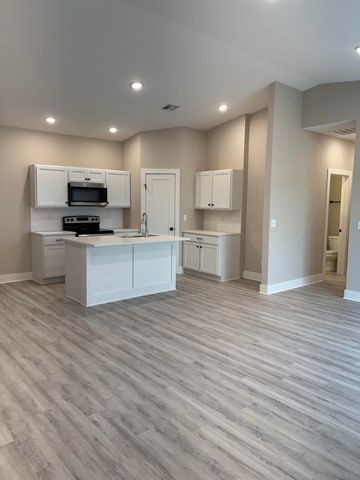 12817 E Blake St, Wichita, KS 67230