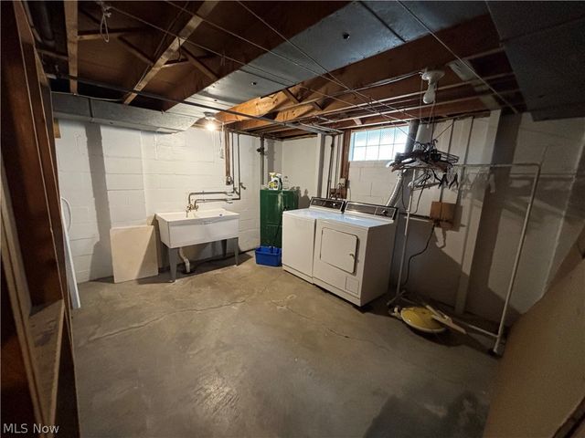 1924 Westwood Drive NW, Warren, OH 44485