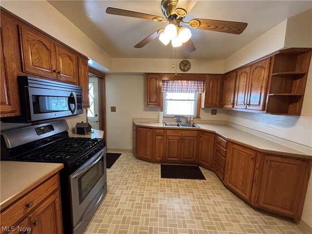 1924 Westwood Drive NW, Warren, OH 44485