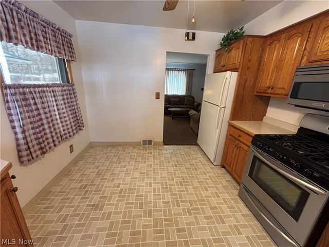 1924 Westwood Drive NW, Warren, OH 44485