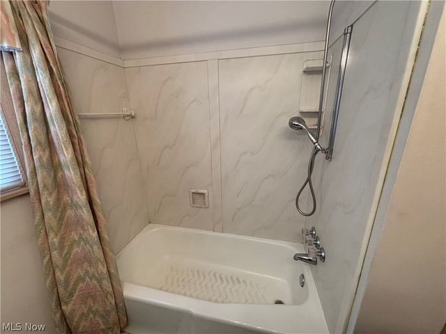 1924 Westwood Drive NW, Warren, OH 44485