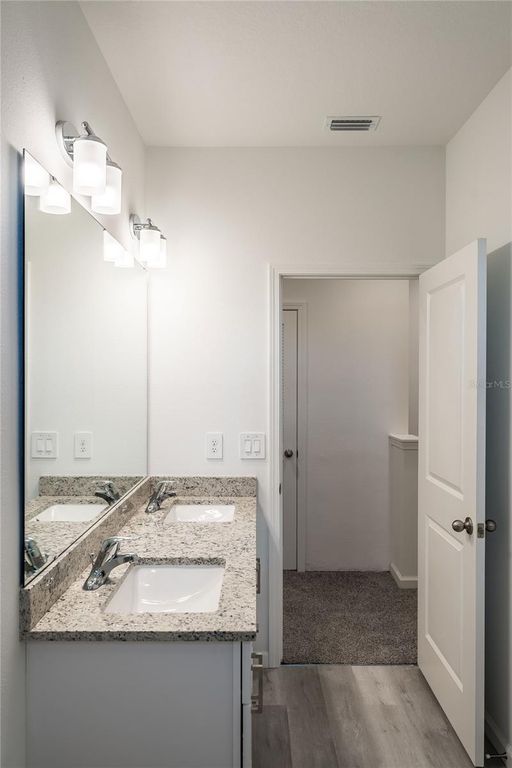 Image 18 of property listing at 5365 VISTA LAGO DRIVE, Orlando, FL 32811