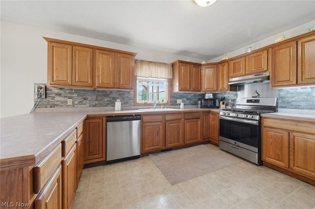 14716 Lawmont Street, North Lawrence, OH 44666