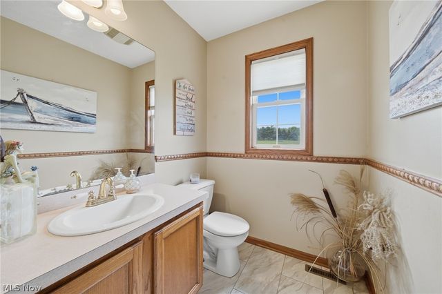 14716 Lawmont Street, North Lawrence, OH 44666