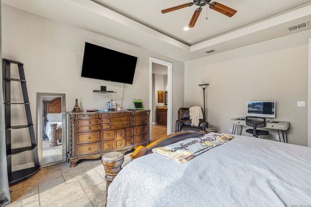 112 ABREGO KNOLL DR, Floresville, TX 78114