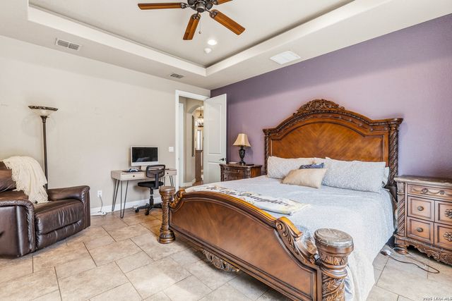 112 ABREGO KNOLL DR, Floresville, TX 78114
