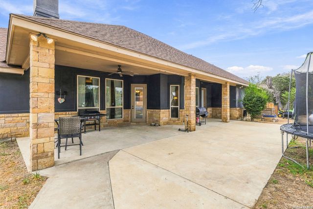 112 ABREGO KNOLL DR, Floresville, TX 78114