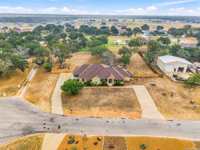 112 ABREGO KNOLL DR, Floresville, TX 78114