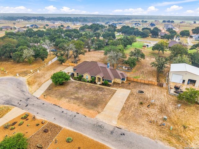 112 ABREGO KNOLL DR, Floresville, TX 78114