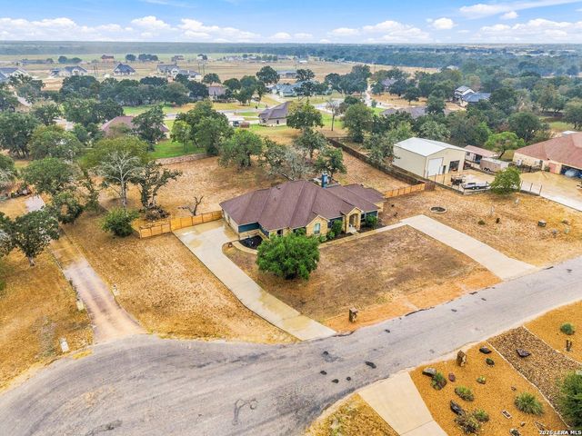 112 ABREGO KNOLL DR, Floresville, TX 78114