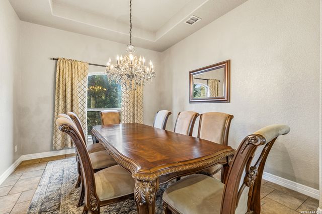 112 ABREGO KNOLL DR, Floresville, TX 78114
