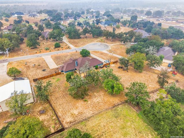 112 ABREGO KNOLL DR, Floresville, TX 78114