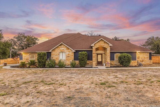 112 ABREGO KNOLL DR, Floresville, TX 78114