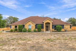 112 ABREGO KNOLL DR, Floresville, TX 78114