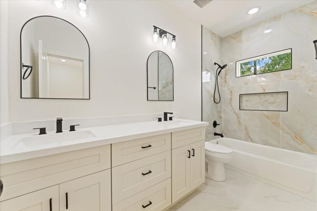 9119 Henrietta Street A & B, Houston, TX 77088