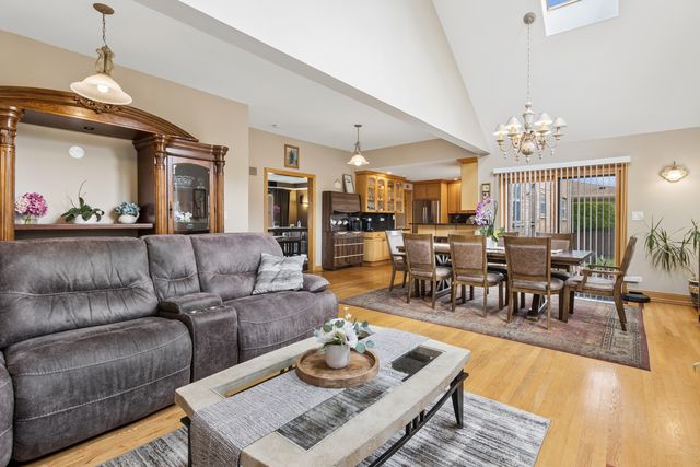 7911 W Rascher Avenue, Chicago, IL 60656