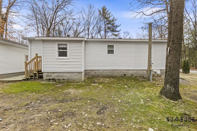 8120 Cheyenne Drive, Howard City, MI 49329