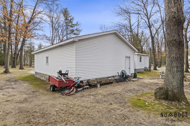 8120 Cheyenne Drive, Howard City, MI 49329