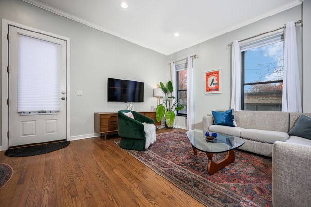 2205 W Shakespeare Avenue 1W, Chicago, IL 60647