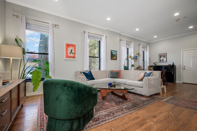 2205 W Shakespeare Avenue 1W, Chicago, IL 60647