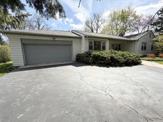 1533 Crabtree Lane, Deerfield, IL 60015