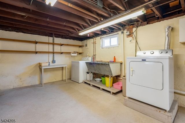80 Washington Pl, Totowa Boro, NJ 07512