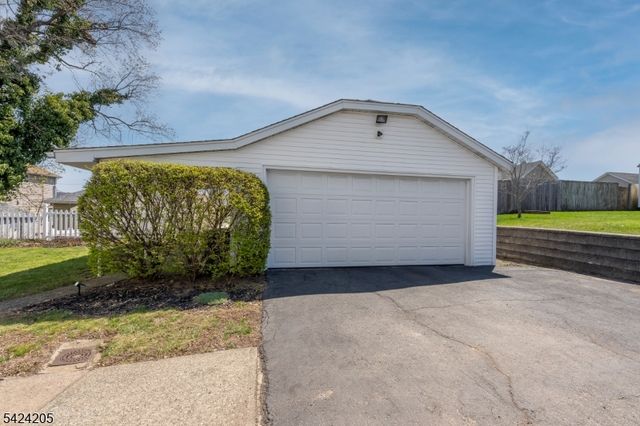 80 Washington Pl, Totowa Boro, NJ 07512