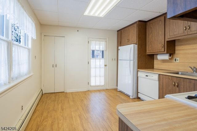 80 Washington Pl, Totowa Boro, NJ 07512
