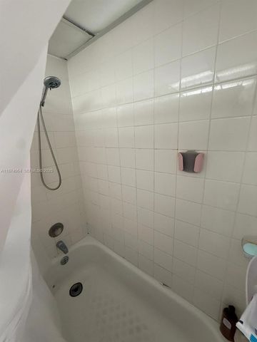 6940 Miami Gardens Drive 1-122, Hialeah, FL 33015