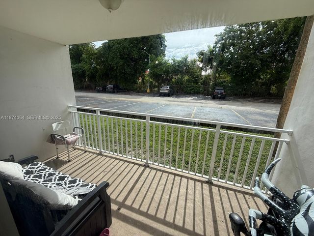 6940 Miami Gardens Drive 1-122, Hialeah, FL 33015