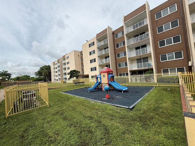 6940 Miami Gardens Drive 1-122, Hialeah, FL 33015
