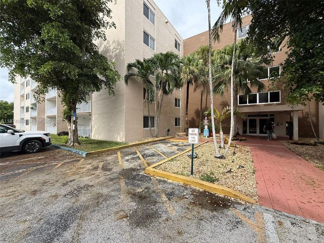 6940 Miami Gardens Drive 1-122, Hialeah, FL 33015