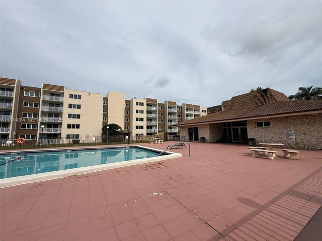 6940 Miami Gardens Drive 1-122, Hialeah, FL 33015