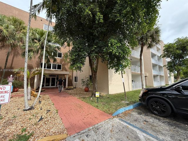 6940 Miami Gardens Drive 1-122, Hialeah, FL 33015