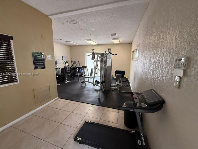 6940 Miami Gardens Drive 1-122, Hialeah, FL 33015