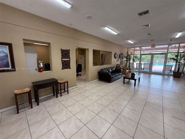 6940 Miami Gardens Drive 1-122, Hialeah, FL 33015