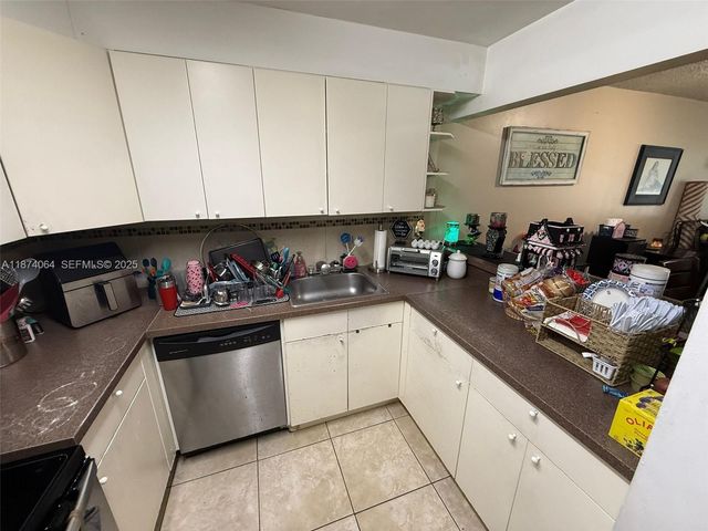 6940 Miami Gardens Drive 1-122, Hialeah, FL 33015