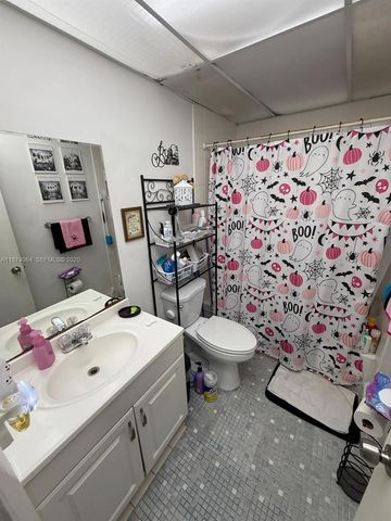 6940 Miami Gardens Drive 1-122, Hialeah, FL 33015