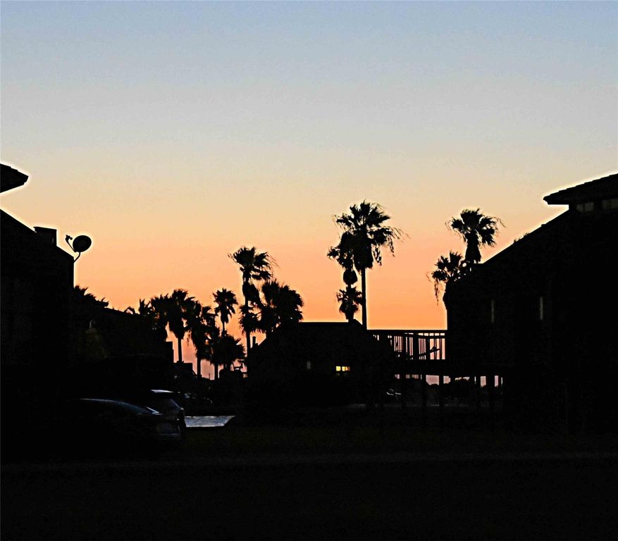 305 Private Road 640 50, Matagorda, TX 77457