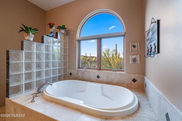 1540 N Saguaro Cliffs Court, Tucson, AZ 85745