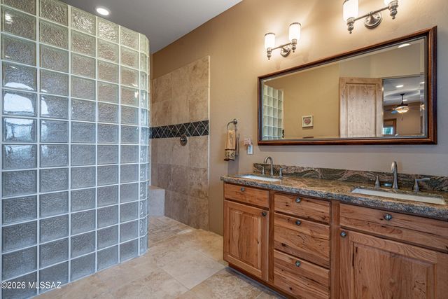 1540 N Saguaro Cliffs Court, Tucson, AZ 85745