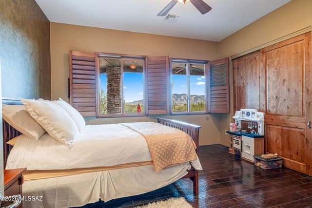 1540 N Saguaro Cliffs Court, Tucson, AZ 85745