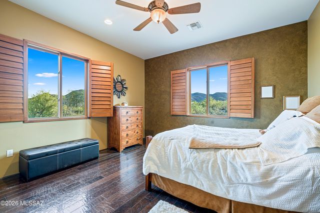 1540 N Saguaro Cliffs Court, Tucson, AZ 85745