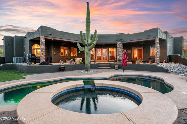 1540 N Saguaro Cliffs Court, Tucson, AZ 85745