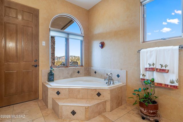1540 N Saguaro Cliffs Court, Tucson, AZ 85745